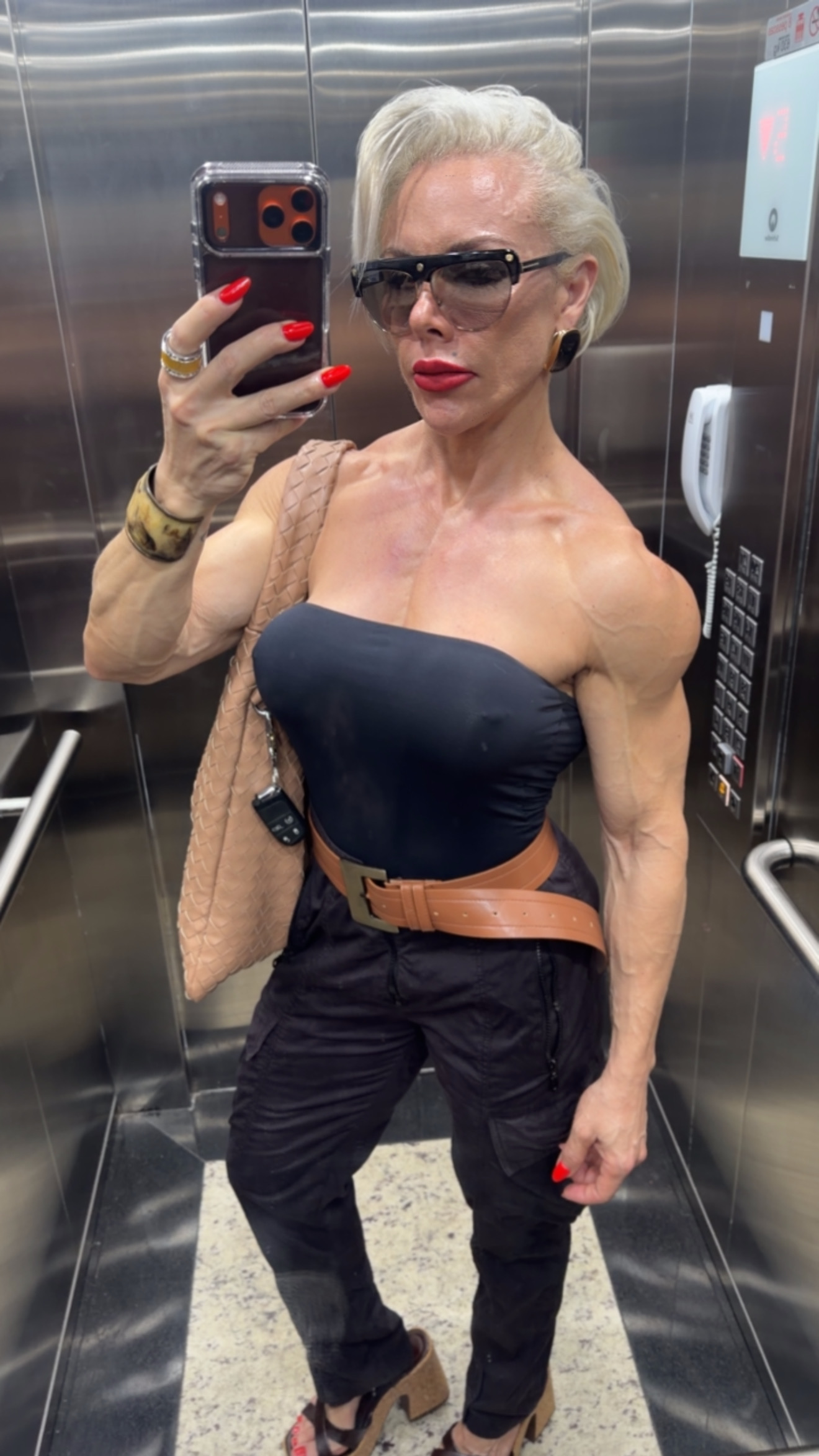 muscle worship Portland — verified female bodybuilder session FBB Vixens Oregon