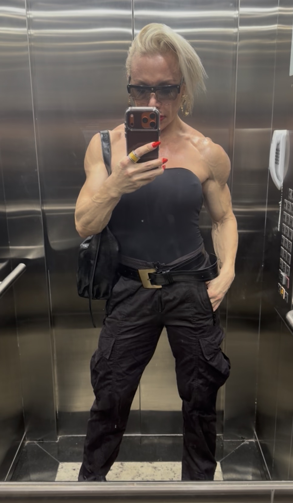 Elite female bodybuilder Dallas — muscle worship FBB sessions USA girlswithmuscle