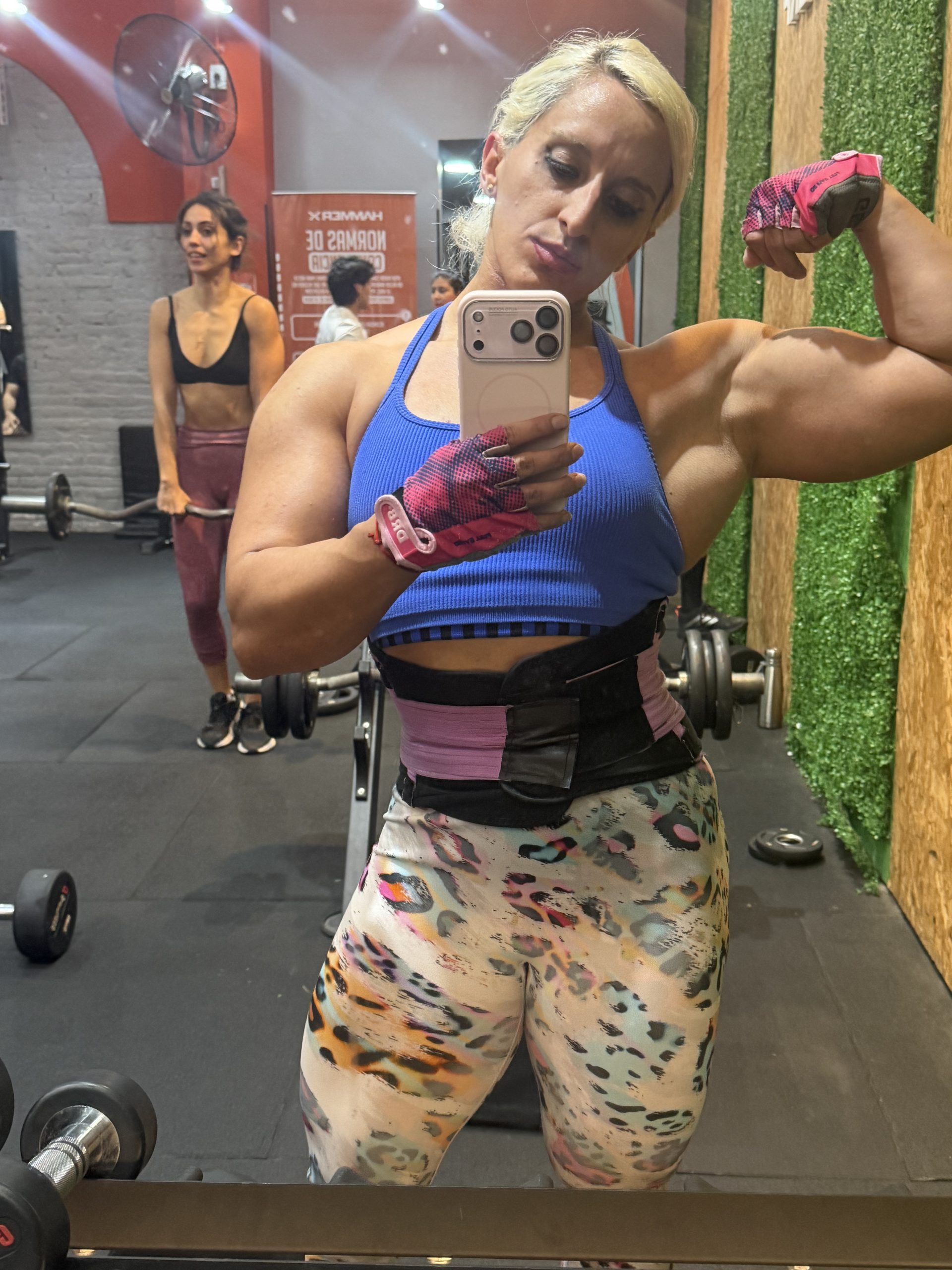 girlswithmuscle Las Vegas — female wrestlers FBB sessions USA female bodybuilder wrestling
