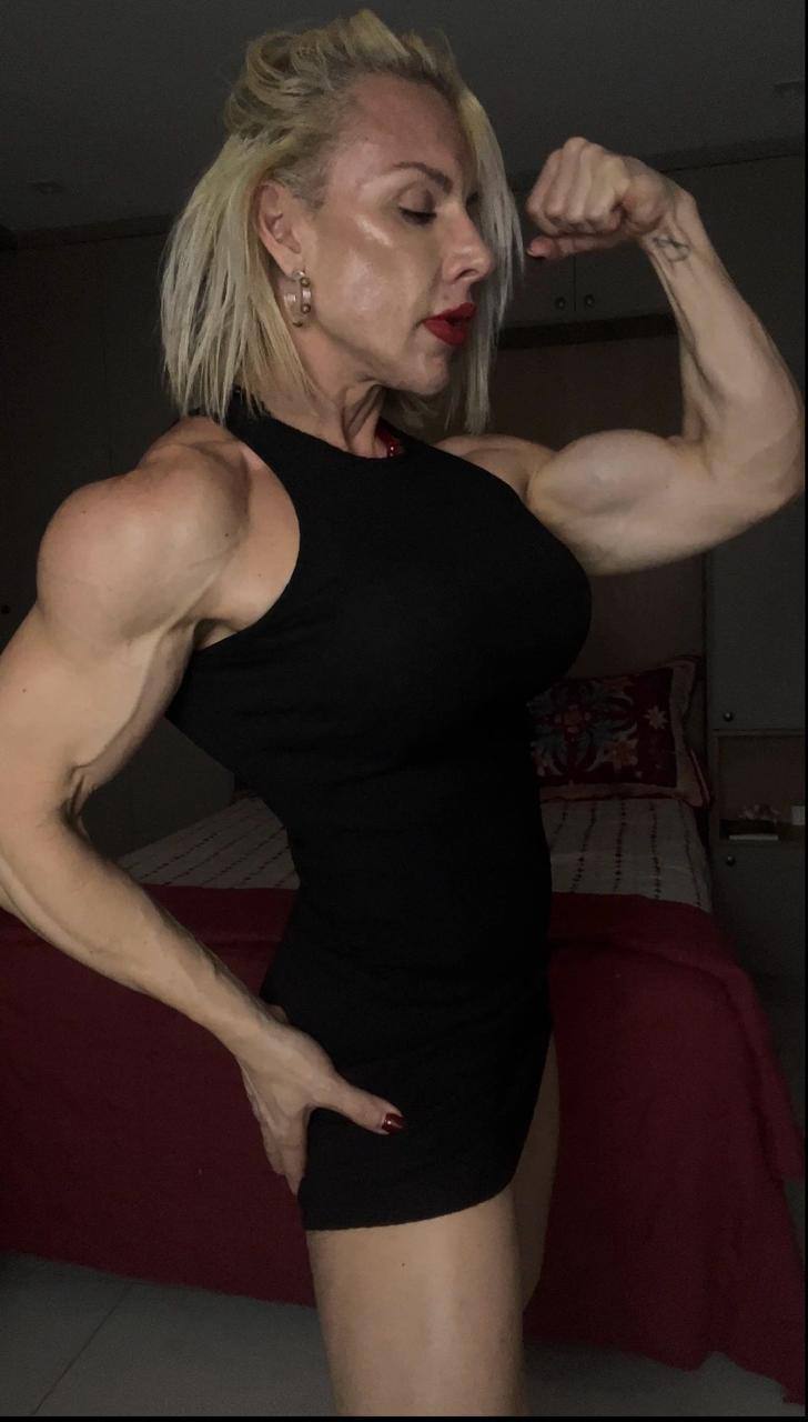 Muscle mommy New York — female bodybuilder session USA girlswithmuscle