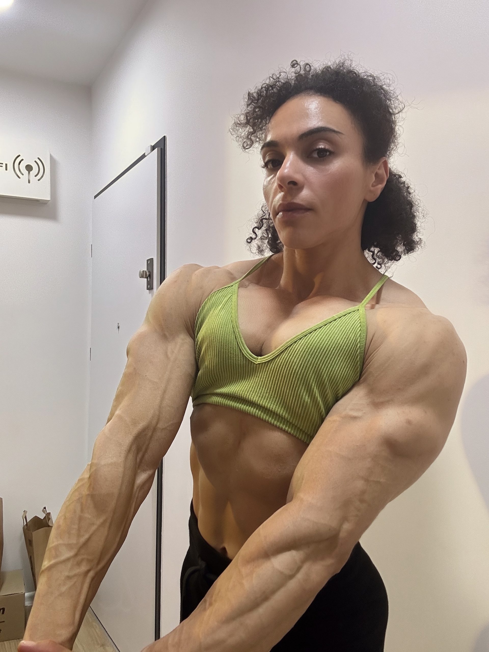 muscle worship Jacksonville Florida — elite female bodybuilder FBB session Northeast Florida First Coast