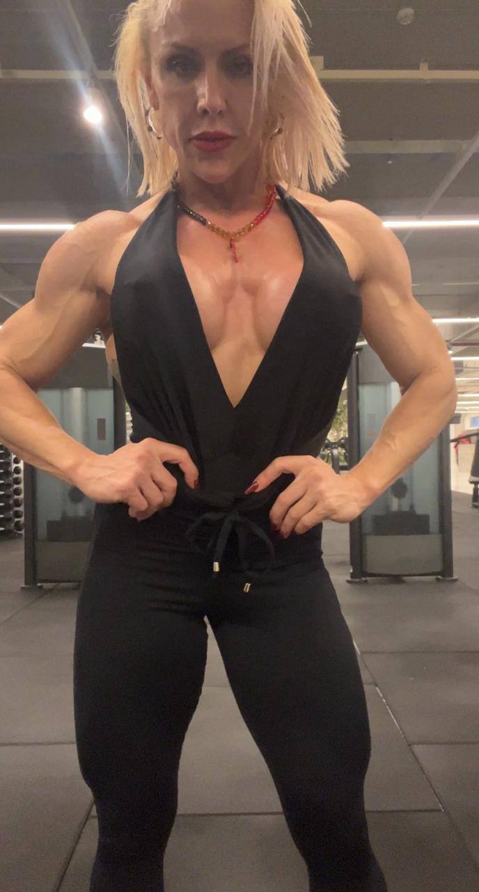 girls with muscle Orlando — female bodybuilder muscle worship session FBB Vixens USA Florida