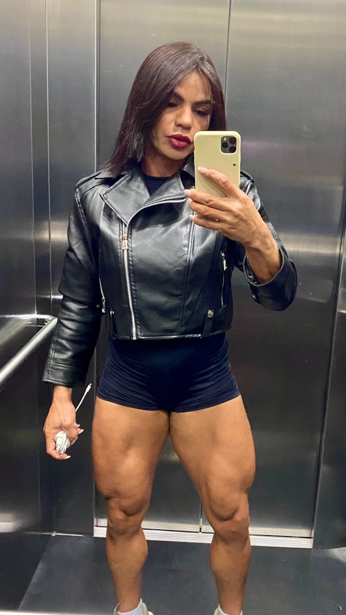 championship female bodybuilder ready for wrestling session — FBB wrestling USA girls with muscle female bodybuilder wrestling sessions girlswithmuscle
