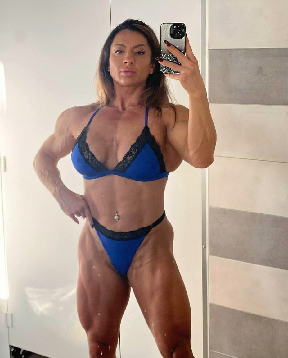 powerful female bodybuilder arm wrestling competitive session — FBB arm wrestling strength USA girlswithmuscle girls with muscle bodybuilder woman arm wrestling