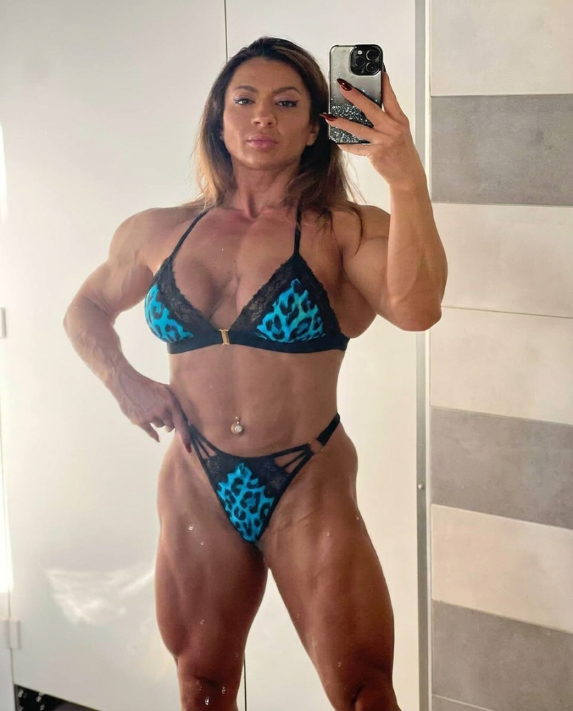 championship female wrestler ready for strength sessions - female strength sessions USA FBB grappling sessions girlswithmuscle competitive strength sessions