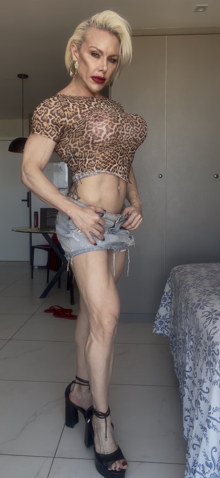 FBB escorts New York City muscle mommy escorts NYC — muscle girl escorts FBB domination worship girlswithmuscle girls with muscles female bodybuilder sessions wrestling sessions New York