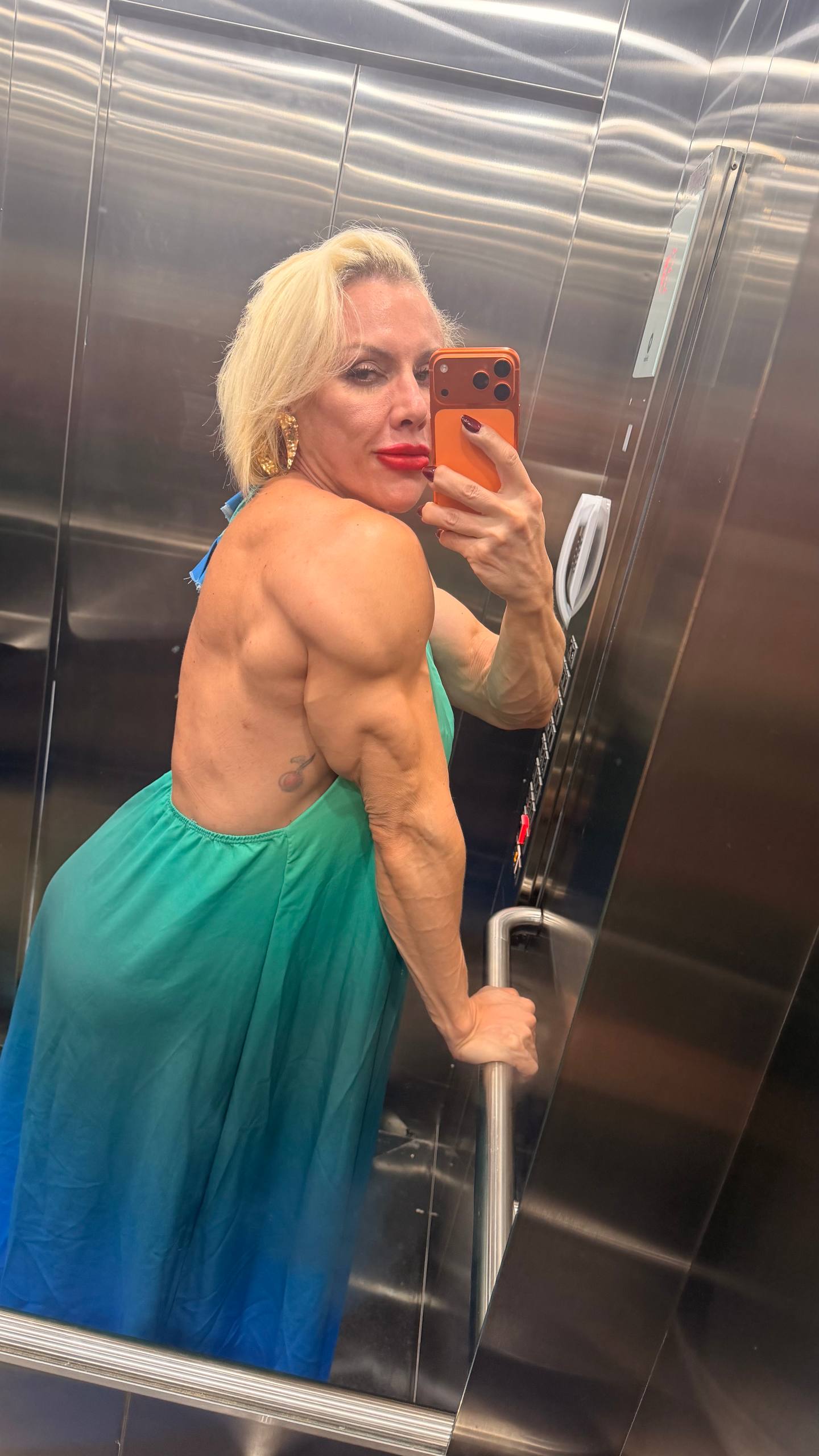 Sitri FBB Girl muscle worship session — Sitri FBB female bodybuilder sessions USA SITRIFBB girlswithmuscle girls with muscle