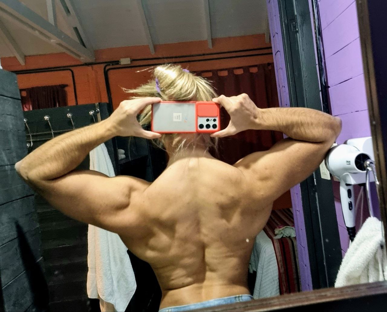 FBB escort Las Vegas muscle mommy escort Nevada — muscle girl escort FBB domination worship girlswithmuscle female bodybuilder sessions wrestling sessions Las Vegas Strip