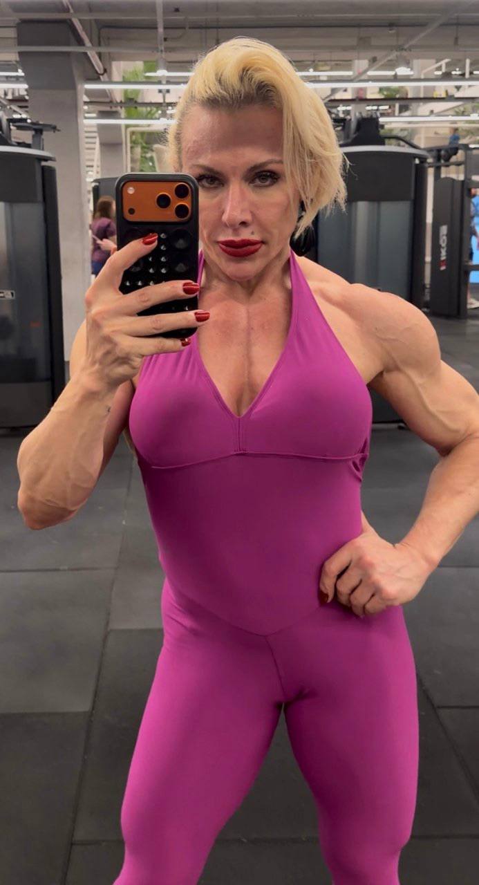 FBB escorts San Diego muscle mommy escorts muscle girl escorts — FBB domination worship female bodybuilder San Diego CA wrestling sessions