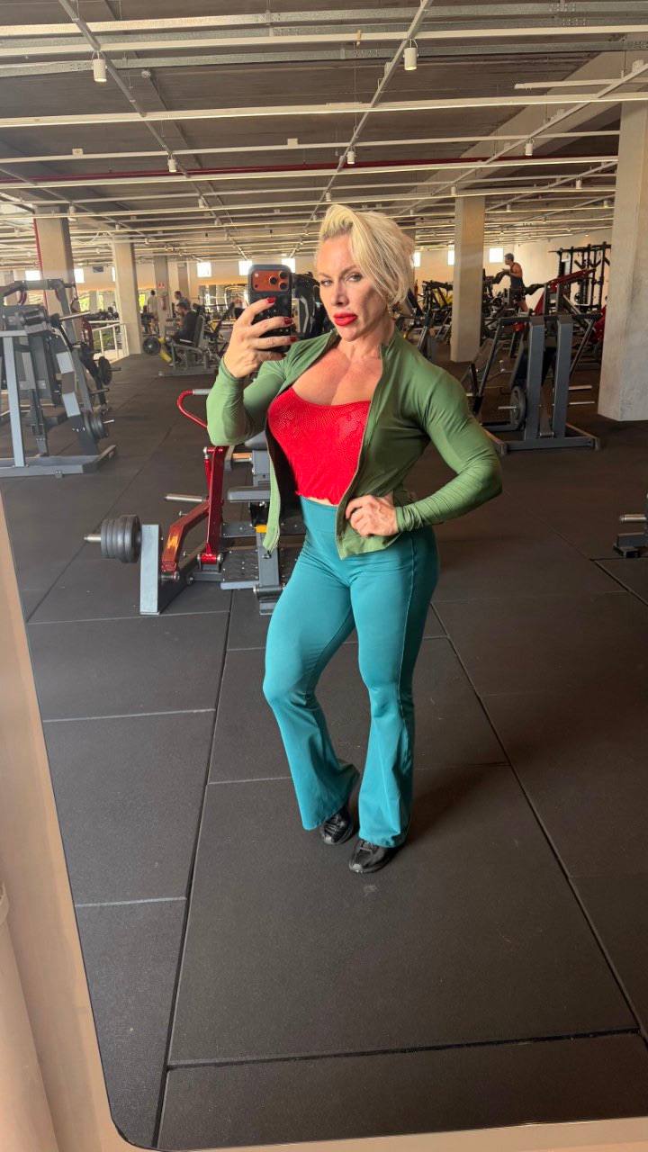 FBB escorts Houston TX — muscle mommy escorts muscle girl escorts FBB domination worship female bodybuilder sessions Houston