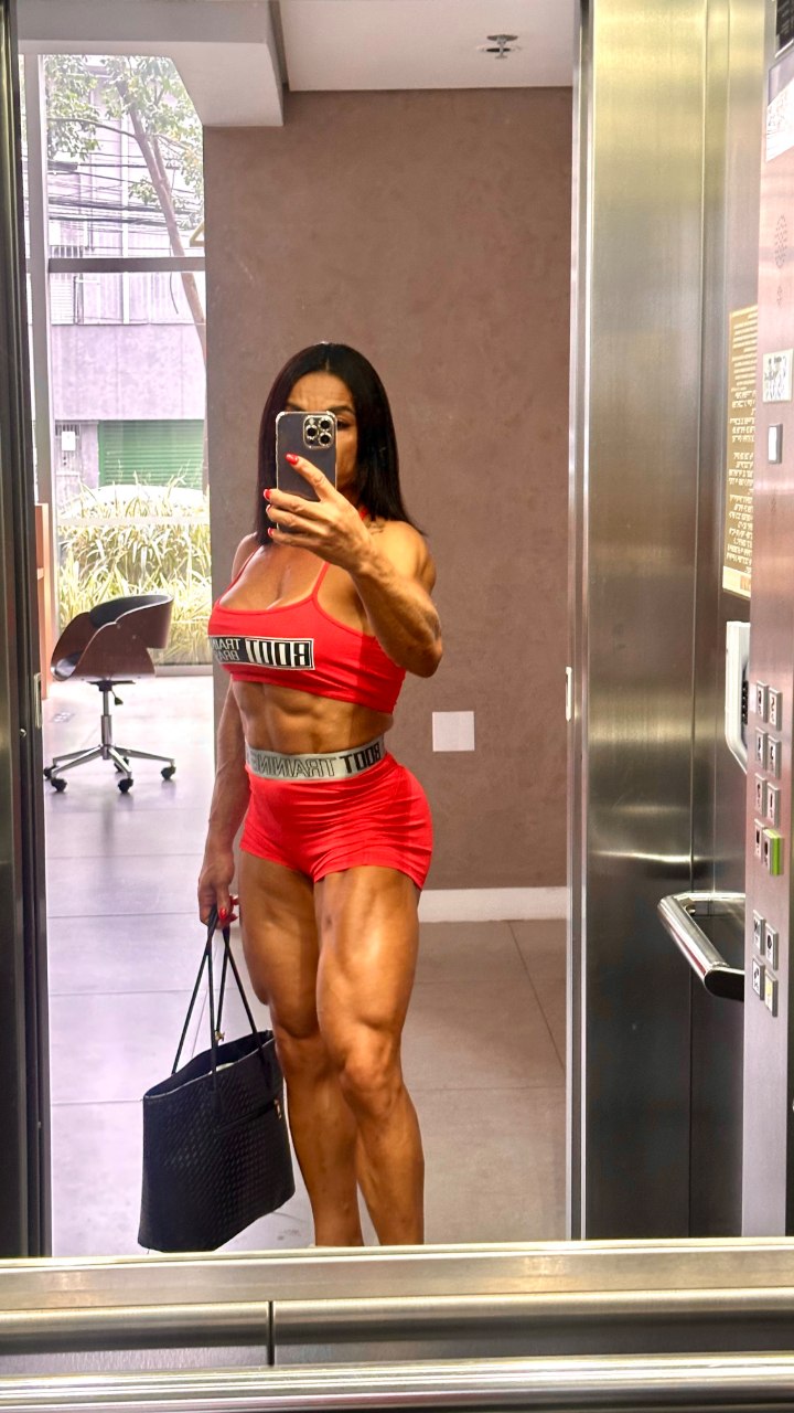 Muscle mommy escorts Houston — FBB escort Houston muscle girl escort FBB domination worship female bodybuilder sessions Texas