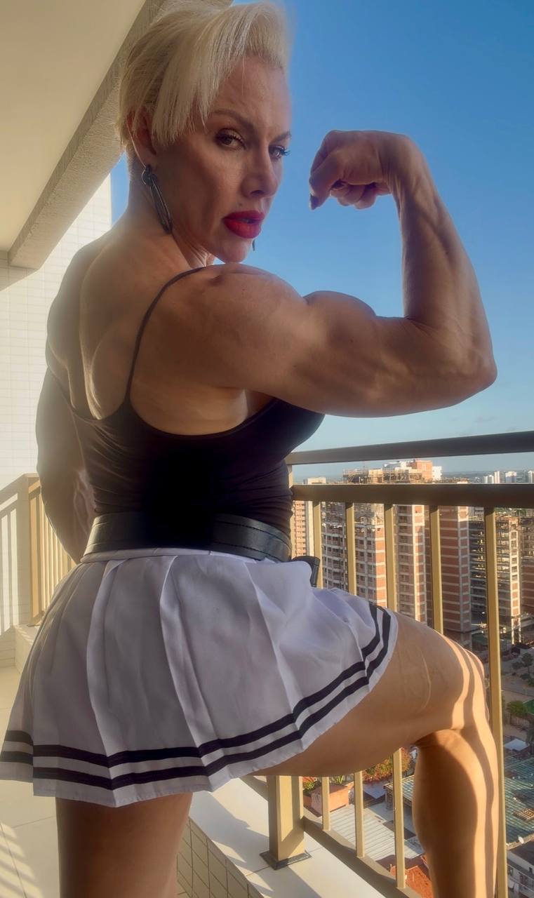 Muscle mommy escorts Seattle — FBB escort Seattle muscle girl escort FBB domination worship female bodybuilder sessions Washington
